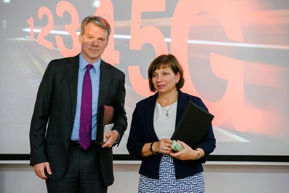A Magyar Telekomnak kiadott frekvenciakijelöléssel és rádióengedéllyel indul a 4G új korszaka 3 Christopher Mattheisen és Karas Mónika